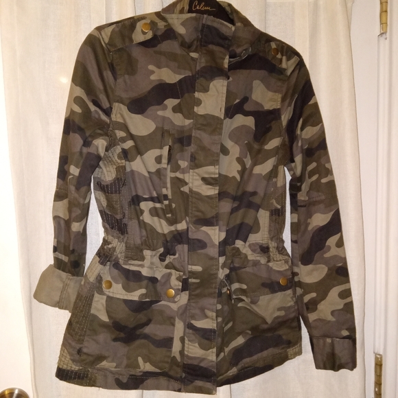 Love Tree Jackets & Blazers - LOVE TREE Camo Jacket